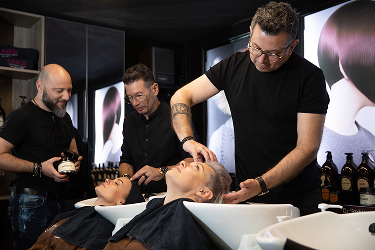 צוות במספרה